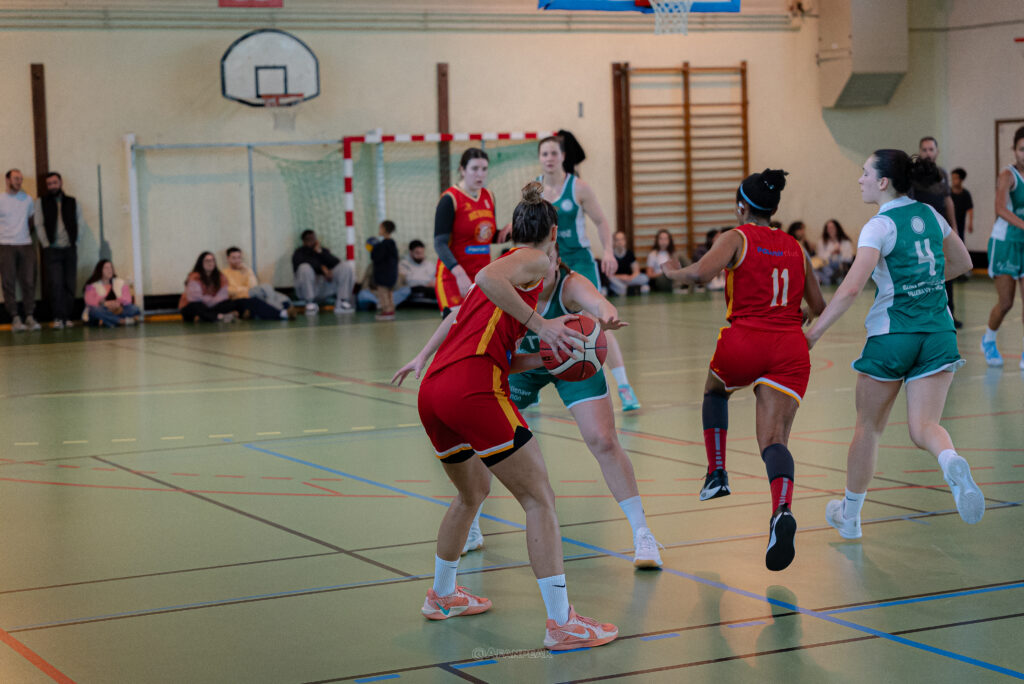 Le BEC fait tomber le leader dans un derby maîtrisé