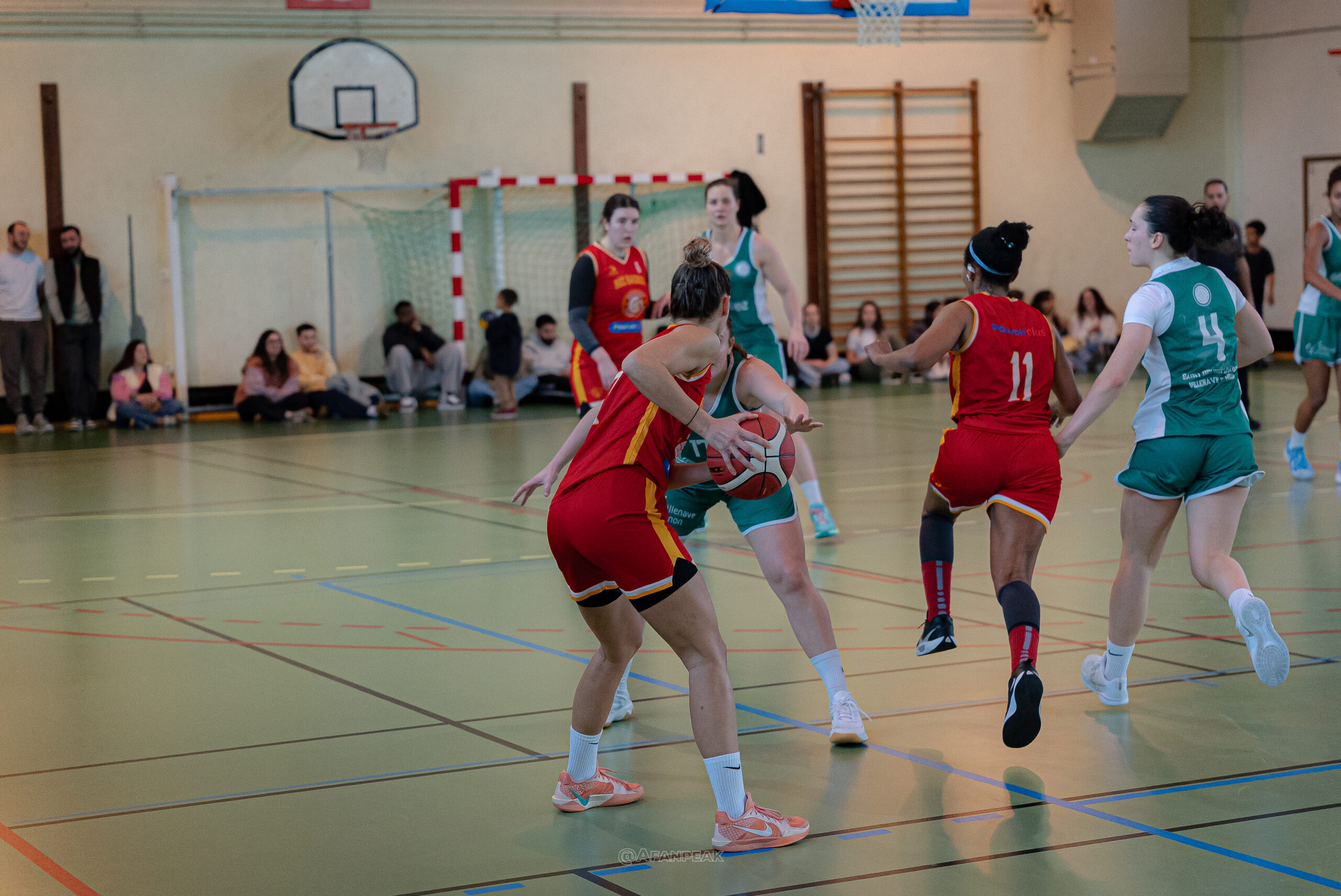 Le BEC fait tomber le leader dans un derby maîtrisé